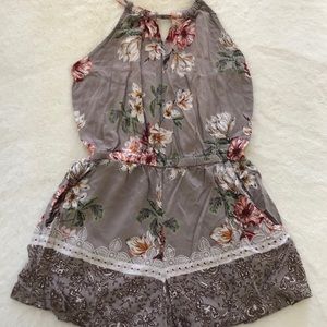 Beautiful Romper! Size Small!